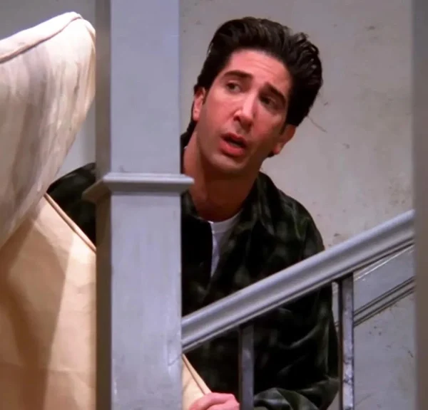 Cette scène culte de Friends était presque impossible à tourner ! Tout ça à cause de ce canapé…