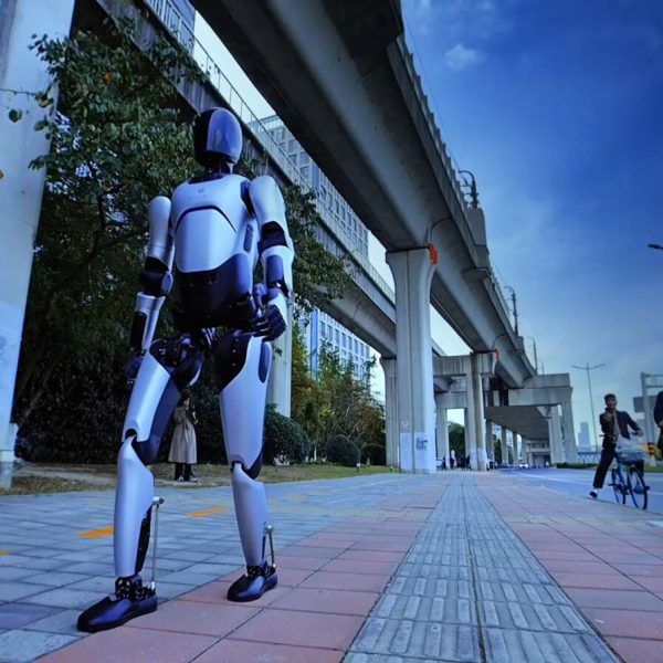 Agibot A2 : le robot humanoïde chinois qui marche plus longtemps que vous