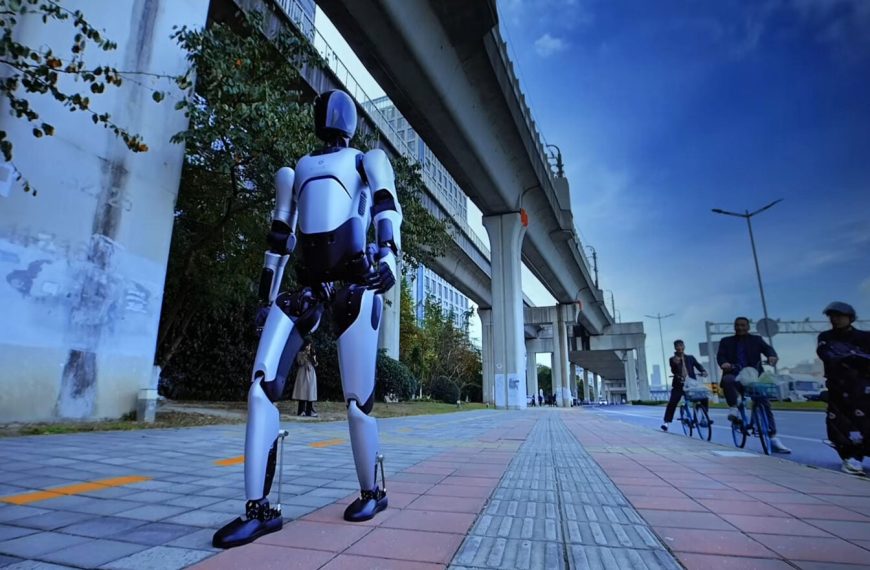 Agibot A2 : le robot humanoïde chinois qui marche plus longtemps que vous
