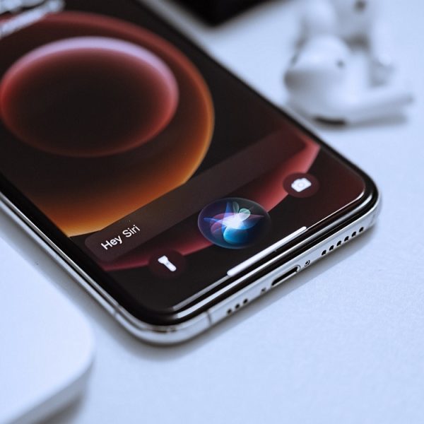 La prochaine version de Siri dopée à l’IA sera en réalité Gemini avec une moustache