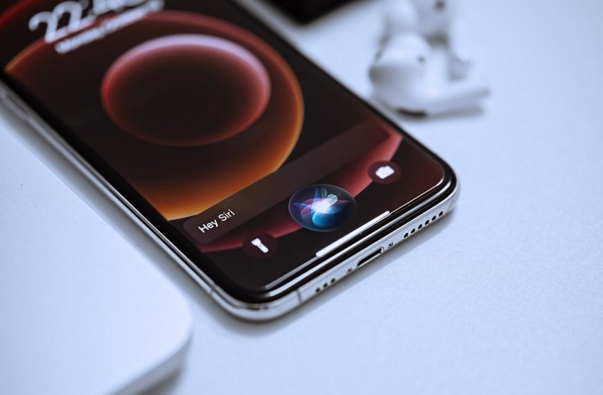 La prochaine version de Siri dopée à l’IA sera en réalité Gemini avec une moustache