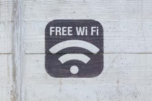 Gare aux WiFi publics : pourquoi Google conseille de ne jamais s’y connecter