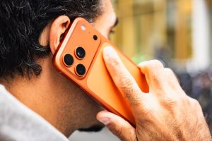 Apple va chiper à Samsung la couronne de champion des smartphones en 2025, une première en plus de dix ans