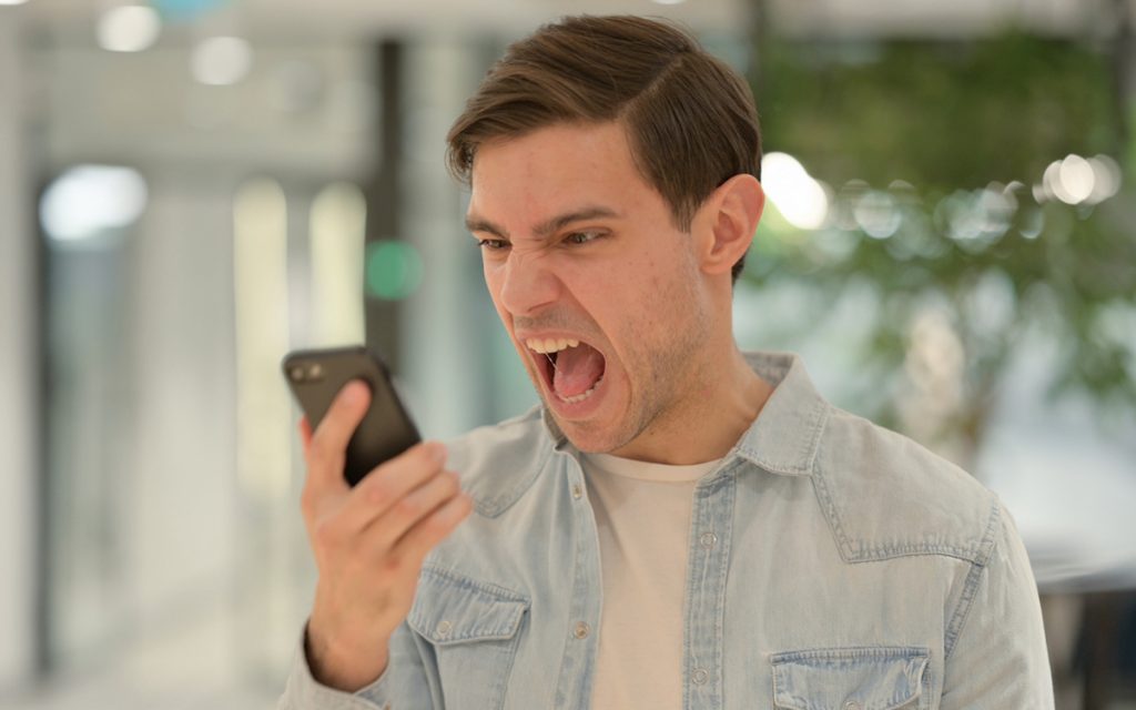 “Une menace directe pour des centaines d’emplois” : la loi anti-démarchage sème la panique chez les professionnels du secteur
