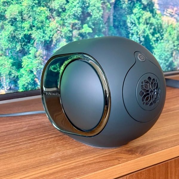Test Devialet Phantom Ultimate 98 dB : la puissance maîtrisée dans un écrin miniature