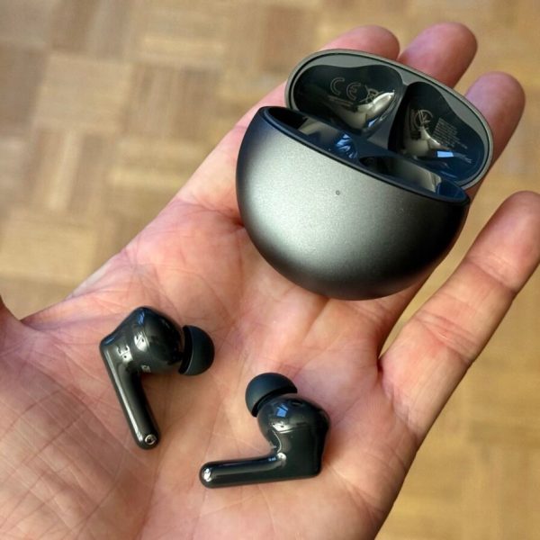 Test Huawei FreeBuds 7i : la réduction de bruit presque haut de gamme à moins de 100 euros