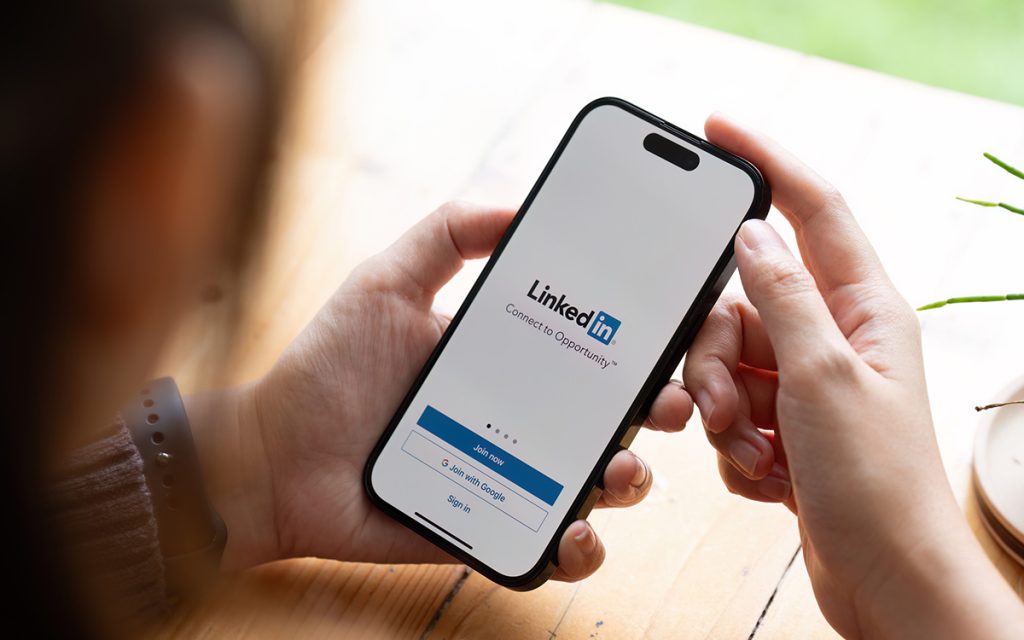 LinkedIn peut maintenant utiliser vos données personnelles pour entraîner son IA, mais il existe une parade toute simple