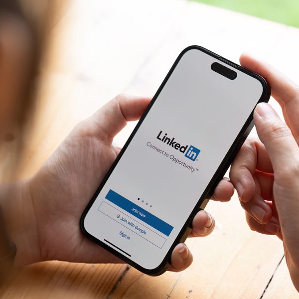 LinkedIn peut maintenant utiliser vos données personnelles pour entraîner son IA, mais il existe une parade toute simple