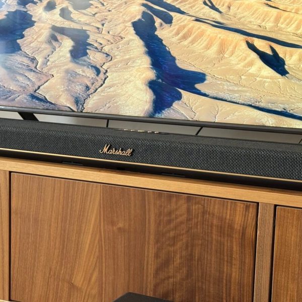 Test Marshall Heston 60 : la barre de son compacte et stylée… mais qui souffre sans caisson