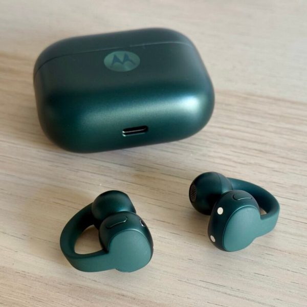 Test Motorola Moto Buds Loop : des écouteurs ouverts ultra polyvalents à moins de 150 euros