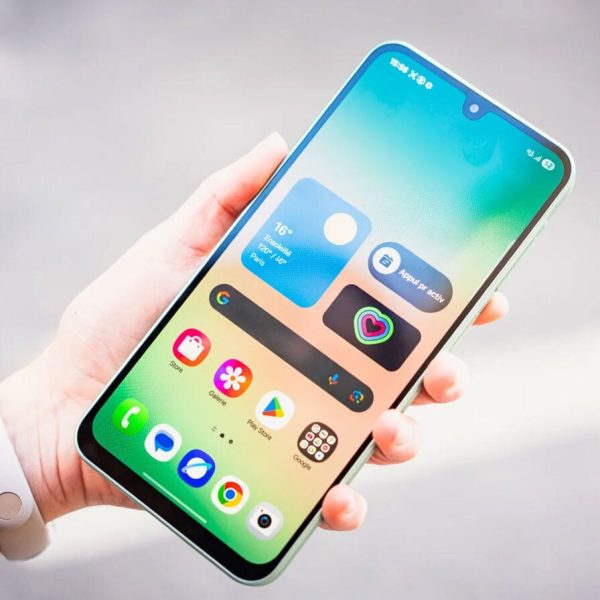 One UI 8.5 : Samsung corrigerait enfin ce défaut agaçant du mode sombre