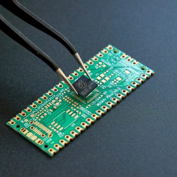 L’Europe va subir « des arrêts de production imminents » dans ses usines : cette entreprise de semi-conducteurs sonne l’alerte