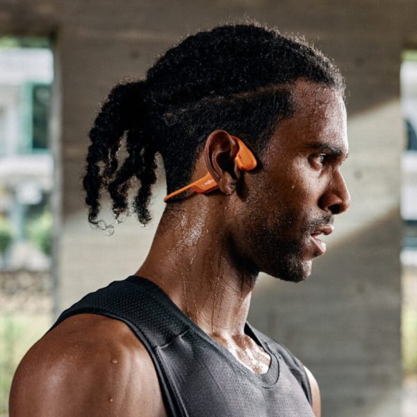 Fini les AirPods qui tombent pendant la course à pied, le casque Shokz à -40% se vend par palettes 😱