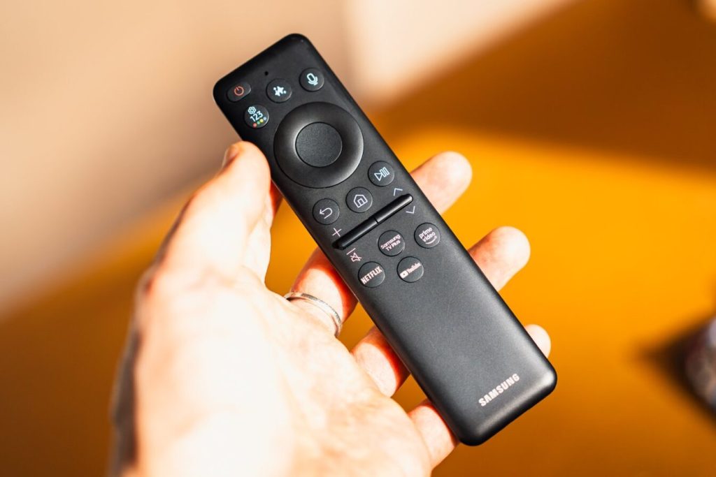 Les TV Samsung 2025 ont un nouveau bouton sur leur télécommande : voici à quoi il sert