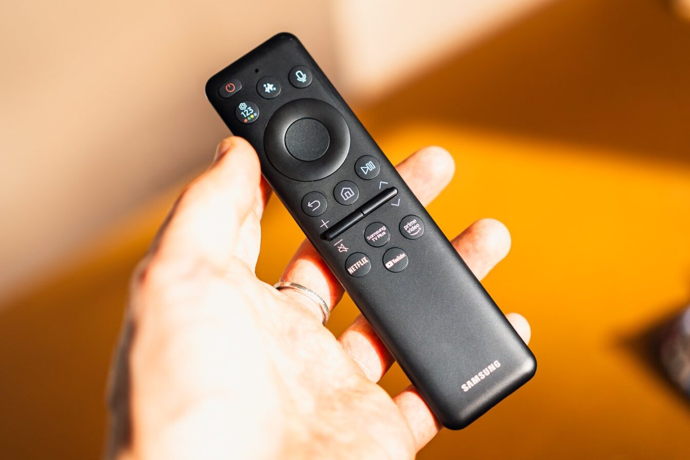 Les TV Samsung 2025 ont un nouveau bouton sur leur télécommande : voici à quoi il sert