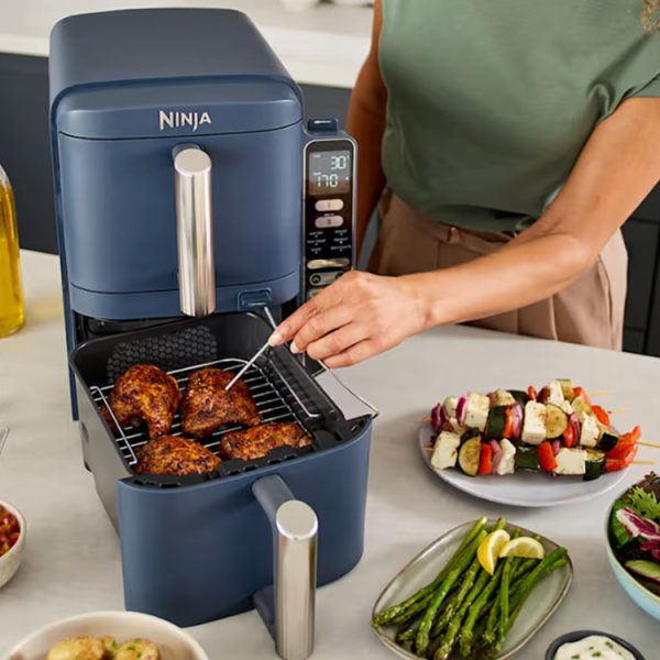 Ninja Double Stack XL : le airfryer à 2 tiroirs avec la pince et le tablier offerts est bradé pour le Black Friday et il n’est vraiment pas cher !