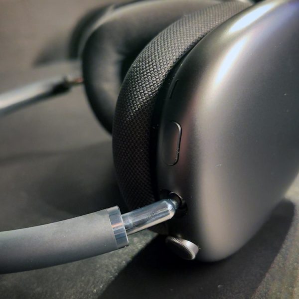 Mettre vos AirPods Max au frigo, ça vous paraît fou ? Pourtant, ça permet de les réparer sans débourser un centime