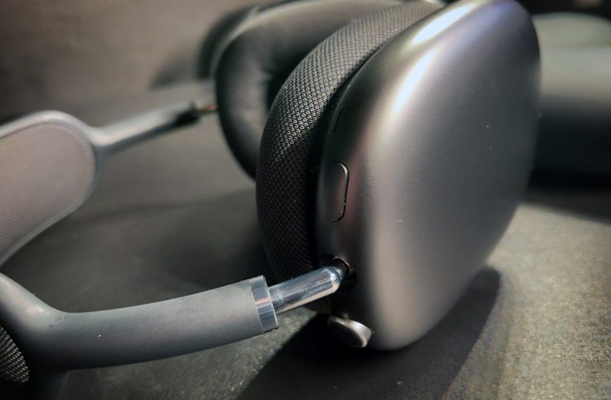 Mettre vos AirPods Max au frigo, ça vous paraît fou ? Pourtant, ça permet de les réparer sans débourser un centime