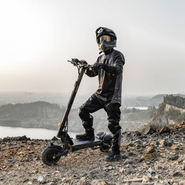 Avant le Black Friday, cette nouvelle trottinette électrique surpuissante que rien n’arrête bénéficie déjà d’une remise de 100€