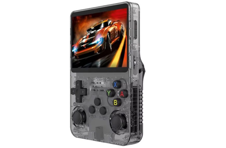 Cette console de jeu rétro R36S coûte 30€, et elle est compatible avec 15 000 jeux ⚡️