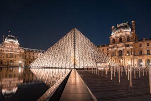 Mots de passe faibles, systèmes obsolètes… la cybersécurité du Louvre fait scandale