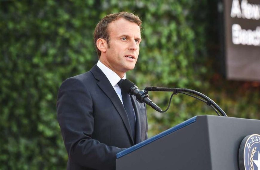 Bientôt la fin des téléphones portables dans les lycées ? Emmanuel Macron veut y étendre le dispositif Portable en pause dès « la rentrée prochaine »