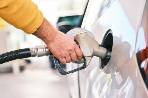 Le prix de l’essence va augmenter en France… à cause des voitures électriques ?