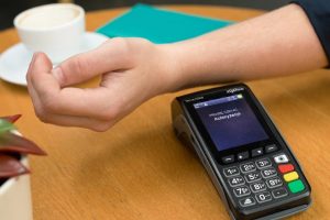 Un magicien mentaliste s’implante une puce RFID dans la main… et oublie le mot de passe