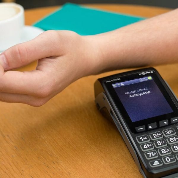 Un magicien mentaliste s’implante une puce RFID dans la main… et oublie le mot de passe