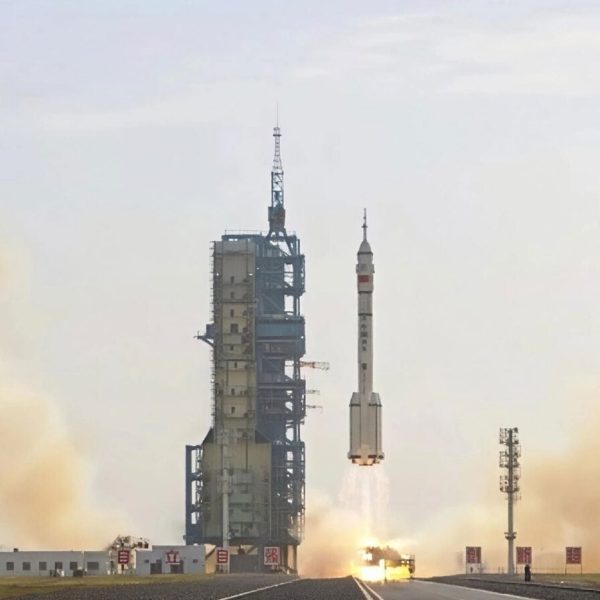 Mission de sauvetage réussie : la Chine livre une capsule de secours à sa station spatiale Tiangong