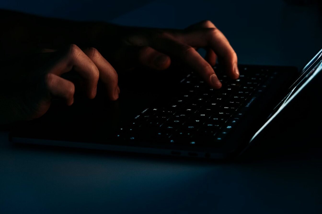 1,3 milliard de mots de passe, 2 milliards d’adresses mail : une gigantesque base de données piratées fait surface