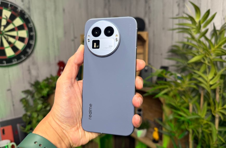 Entre cuir et papier, la finition du Realme GT 8 Pro est incroyable