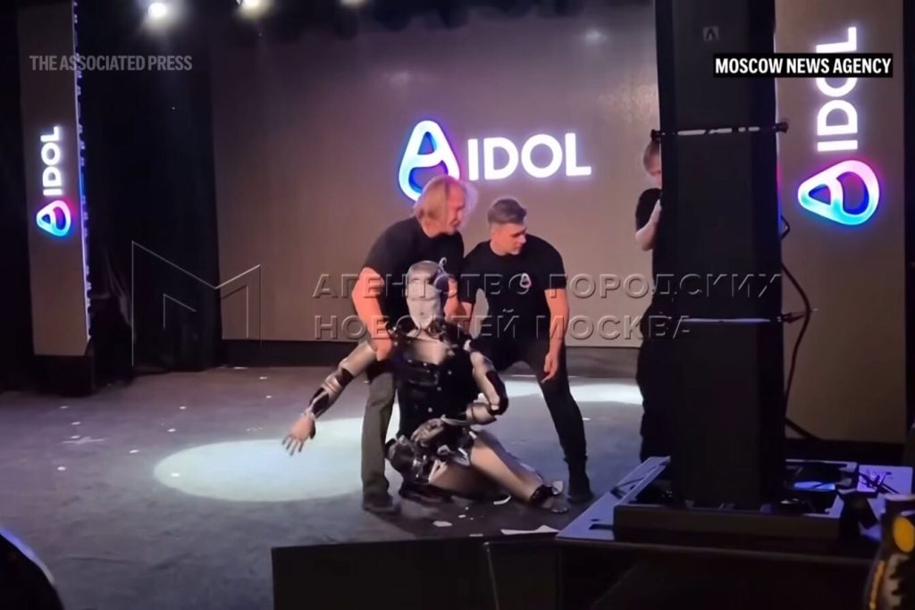 AIdol : le robot humanoïde russe se rêvait en Rocky, il s’est effondré en quelques secondes