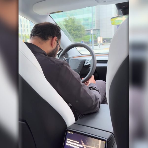 Tesla : il s’endort au volant du Robotaxi alors qu’il est censé vérifier que le passager est en sécurité