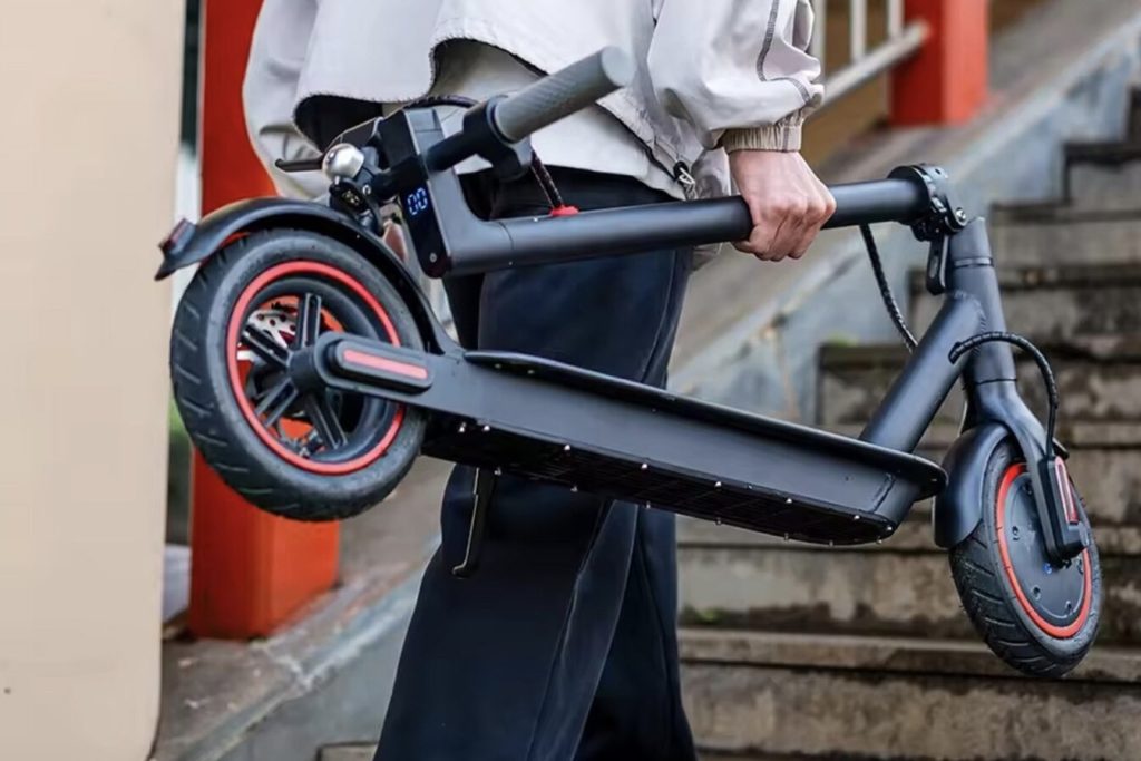 Cette trottinette va à 25km/h, elle coûte 115€ (-43%) et elle a un frein à disque pour la sécurité ⚡️