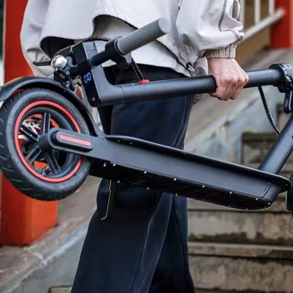 Cette trottinette va à 25km/h, elle coûte 115€ (-43%) et elle a un frein à disque pour la sécurité ⚡️