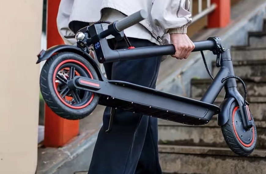 Cette trottinette va à 25km/h, elle coûte 115€ (-43%) et elle a un frein à disque pour la sécurité ⚡️