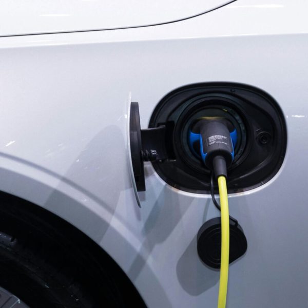 Voiture électrique : le bonus écologique grimpe à 5 700 € en 2026, voici les conditions pour en profiter