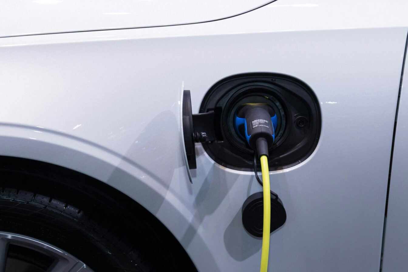 Voiture électrique : le bonus écologique grimpe à 5 700 € en 2026, voici les conditions pour en profiter