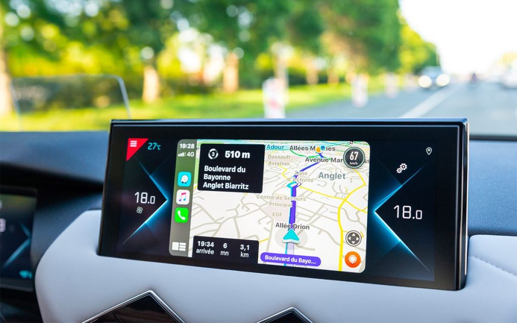 Waze corrige enfin son plus gros manque et devient aussi pratique que Google Maps sur Android Auto