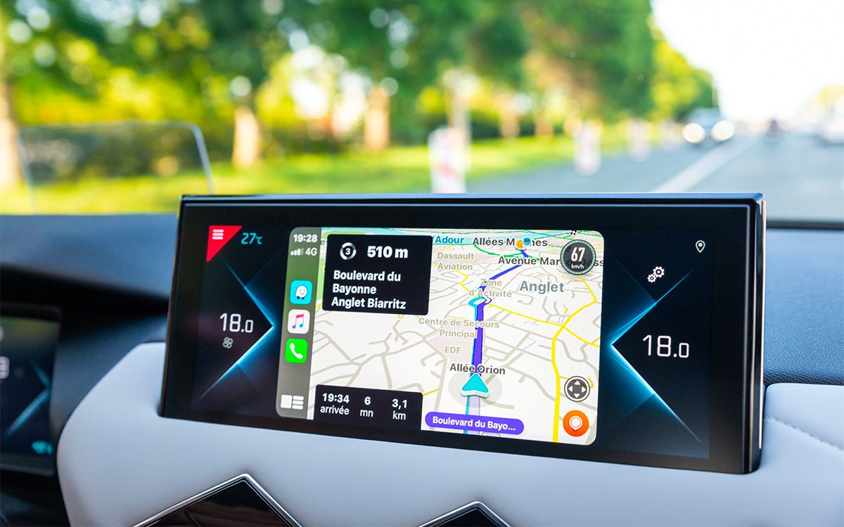 Waze corrige enfin son plus gros manque et devient aussi pratique que Google Maps sur Android Auto