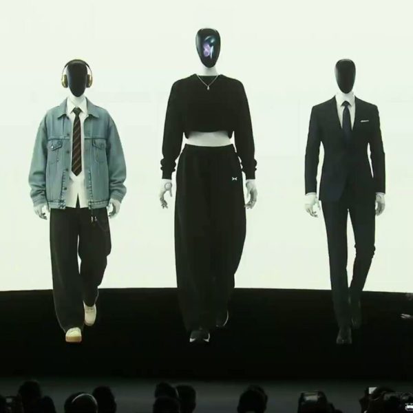 Face au Tesla Optimus, XPeng dévoile un robot humanoïde prêt à travailler