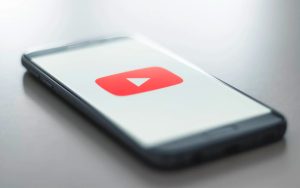 Voilà une tradition qui ne se perdra jamais : les utilisateurs détestent la nouvelle interface de YouTube