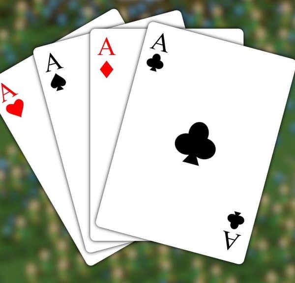 Ce jeu vidéo phénomène aux sessions frénétiques, devenu culte en un temps record, revient avec un spin-off démoniaque !