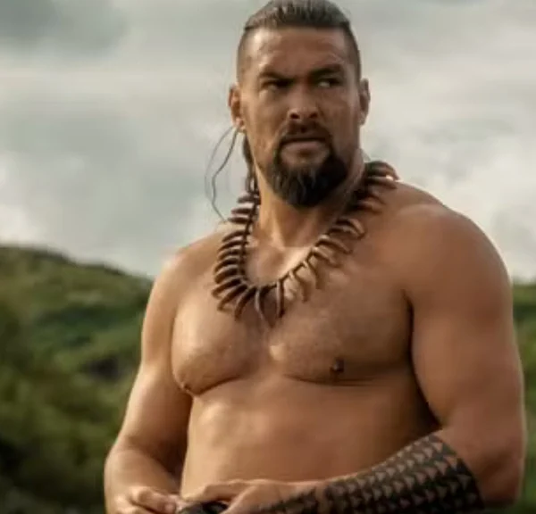 “Un gros tas de merde” Jason Momoa avait tout pour devenir l’héritier d’Arnold Schwarzenegger avec ce film fantastique, mais ça a été un flop monstrueux…