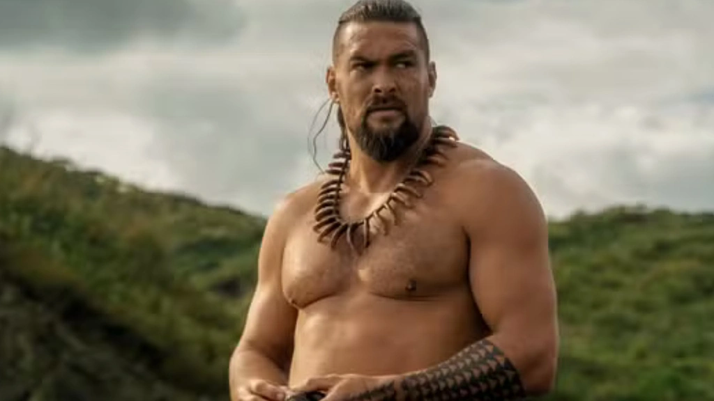 “Un gros tas de merde” Jason Momoa avait tout pour devenir l’héritier d’Arnold Schwarzenegger avec ce film fantastique, mais ça a été un flop monstrueux…