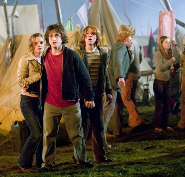 Si vous faites pause au bon moment pendant ce film Harry Potter, vous réaliserez que les costumiers ont fait une énorme erreur !