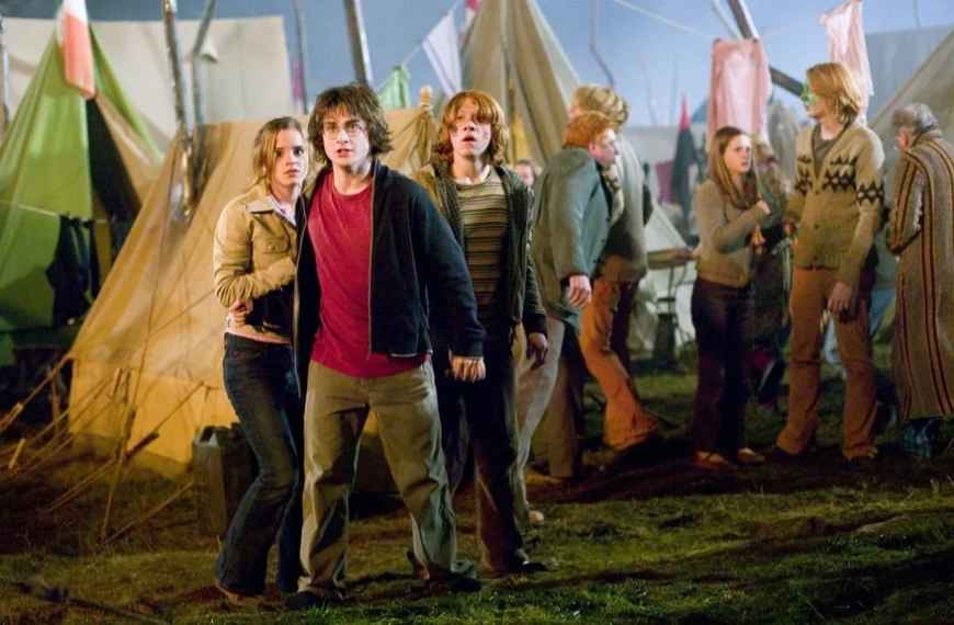 Si vous faites pause au bon moment pendant ce film Harry Potter, vous réaliserez que les costumiers ont fait une énorme erreur !