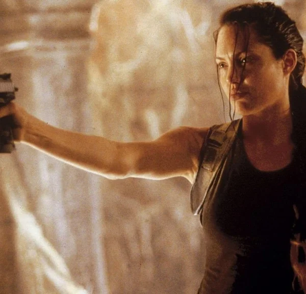 "Elle n'a pas pu sauver le film" Il y a 24 ans, ce film Tomb Raider avec Angelina Jolie a été massacré par la critique