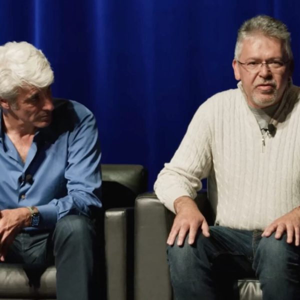 Apple : après le fiasco de Siri, le grand patron de l’IA quitte son poste